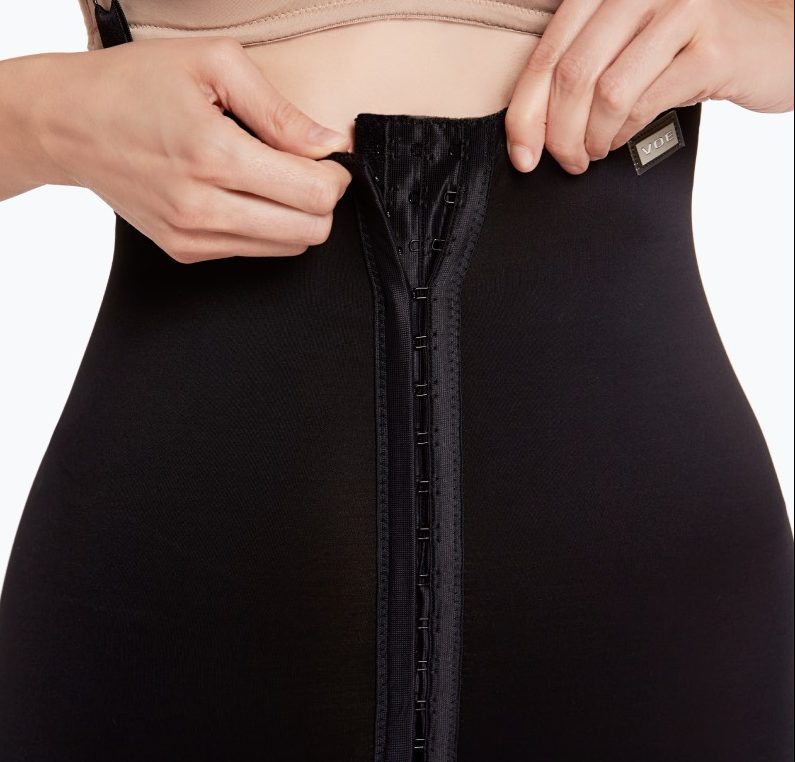 Faja transferencia de grasa debajo rodillas